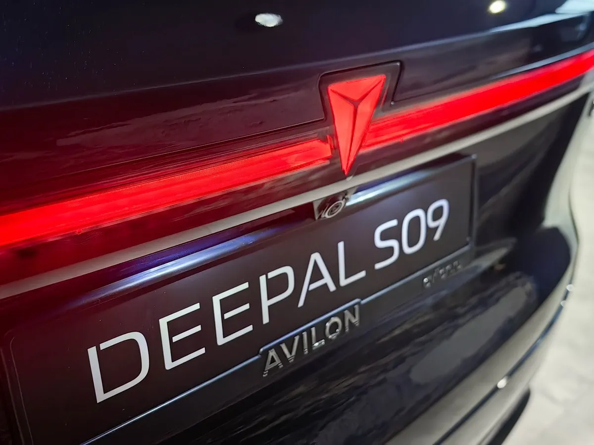Deepal S09 1.5h AT 4WD (492 л.с.) 5 мест Techno Синий в АВИЛОН. Слайд №20