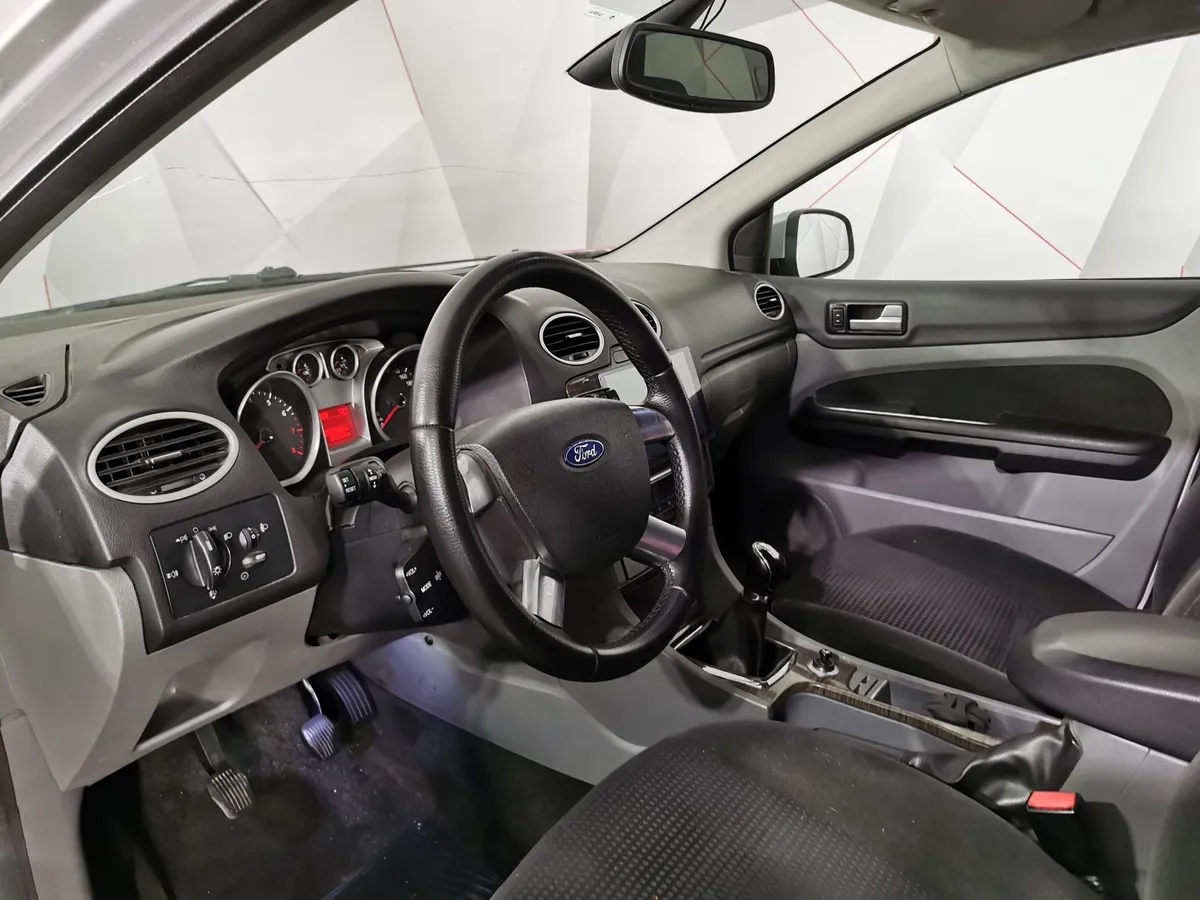 Ford Focus 1.8 MT (125 л.с.) Ghia Серебристый в АВИЛОН. Слайд №19