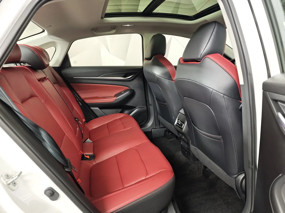 Changan Eado Plus 1.4 TGDI 7DSG 2WD (150 л.с.) Tech Белый в АВИЛОН. Слайд №16