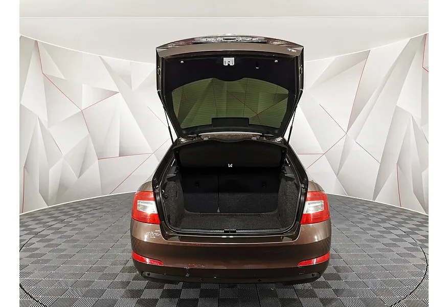 Skoda Octavia 1.4 TSI MT (140 л.с.) Коричневый в АВИЛОН. Слайд №11