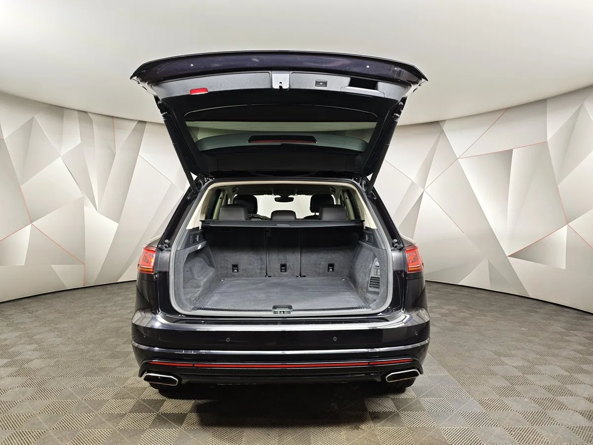 Volkswagen Touareg 3.0 V6 TDI Tiptronic 4Motion (249 л.с.) Business Черный в АВИЛОН. Слайд №11