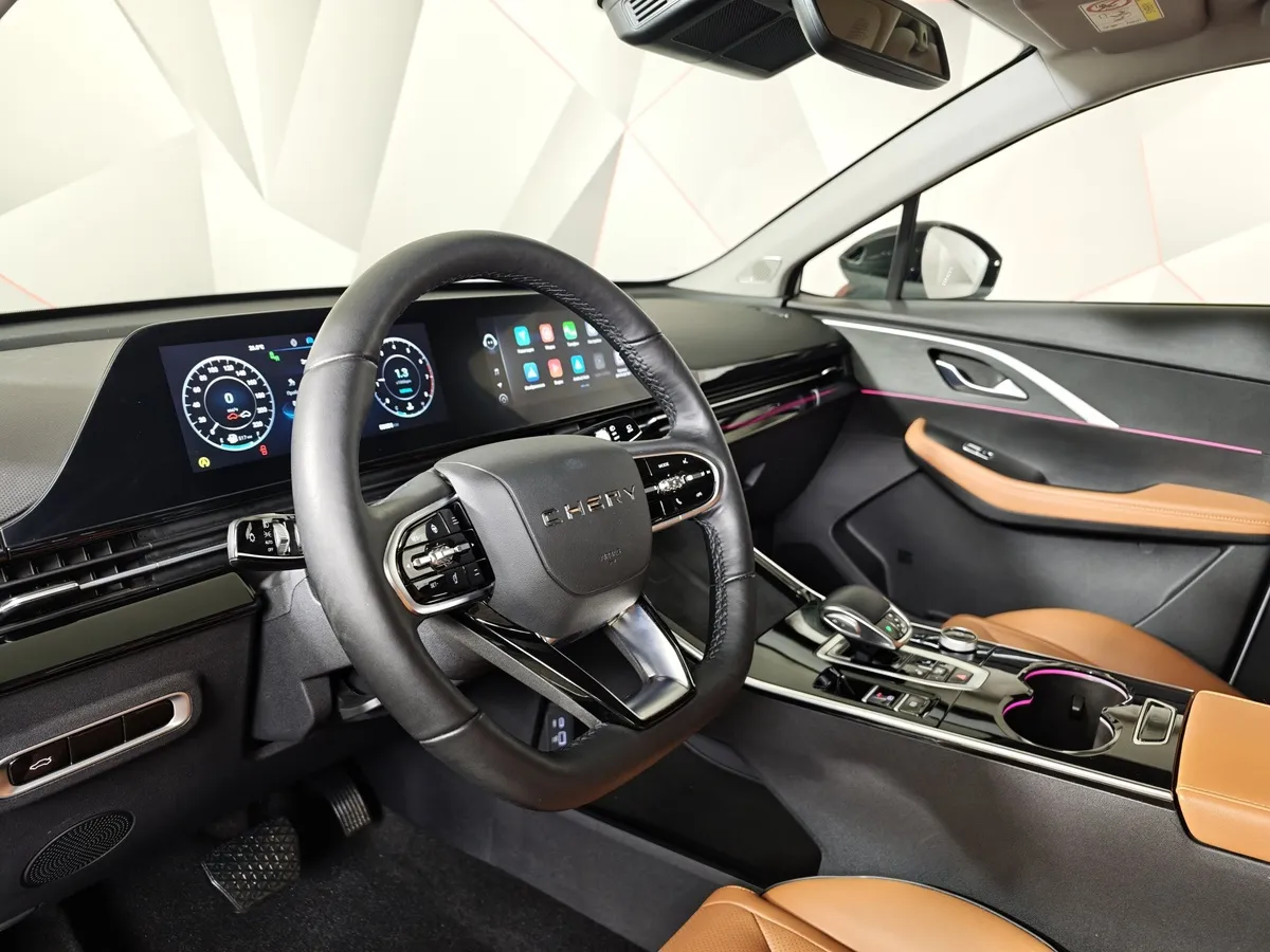 Omoda C5 1.6T DCT 4WD (150 л.с.) Supreme (двухцветный, красные элементы экстерьера) Белый в АВИЛОН. Слайд №19