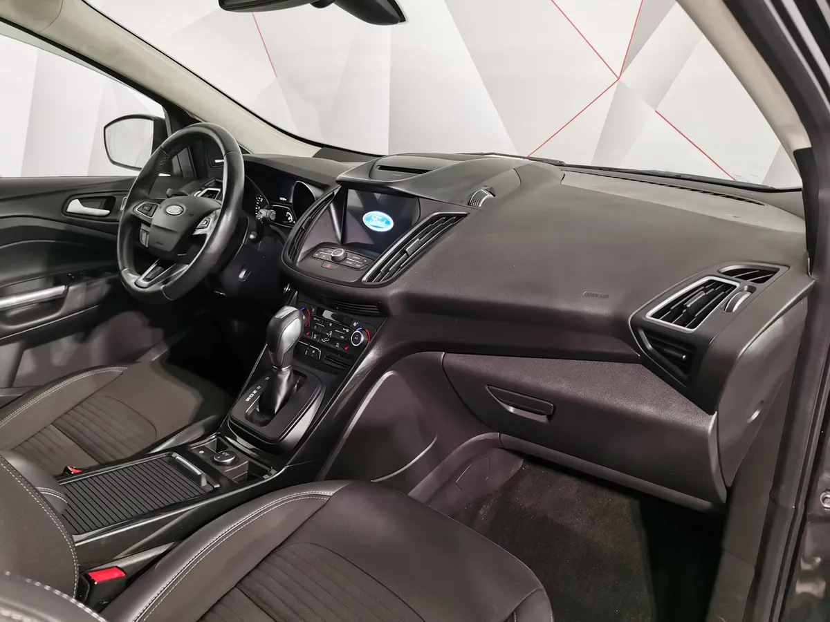 Ford Kuga 1.5 EcoBoost AT AWD (150 л.с.) Titanium Черный в АВИЛОН. Слайд №12