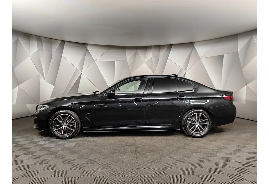 BMW 5 серия 520d xDrive Steptronic (190 л.с.) Base (Локальная сборка) Черный в АВИЛОН. Слайд №5