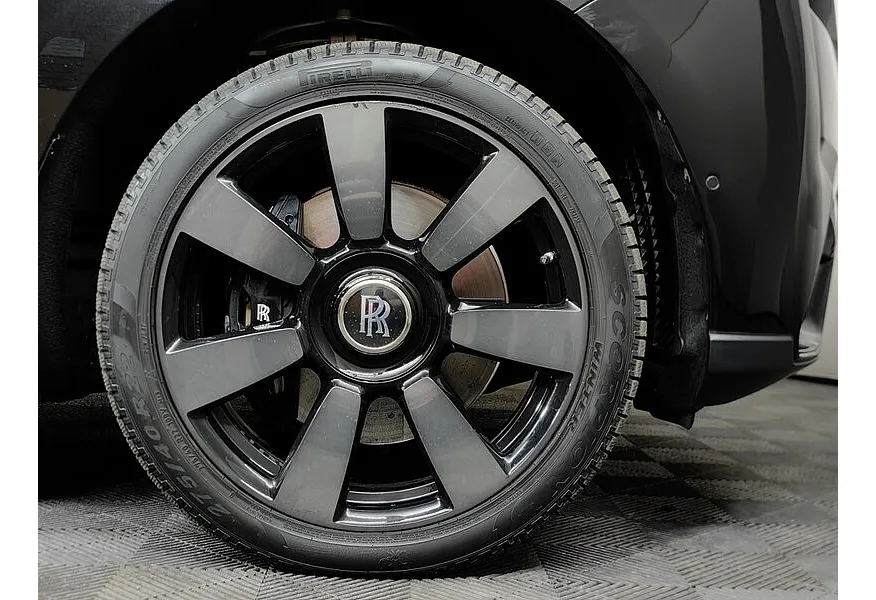 Rolls-Royce Cullinan 6.75 AT AWD (571 л.с.) Individual Черный в АВИЛОН. Слайд №9