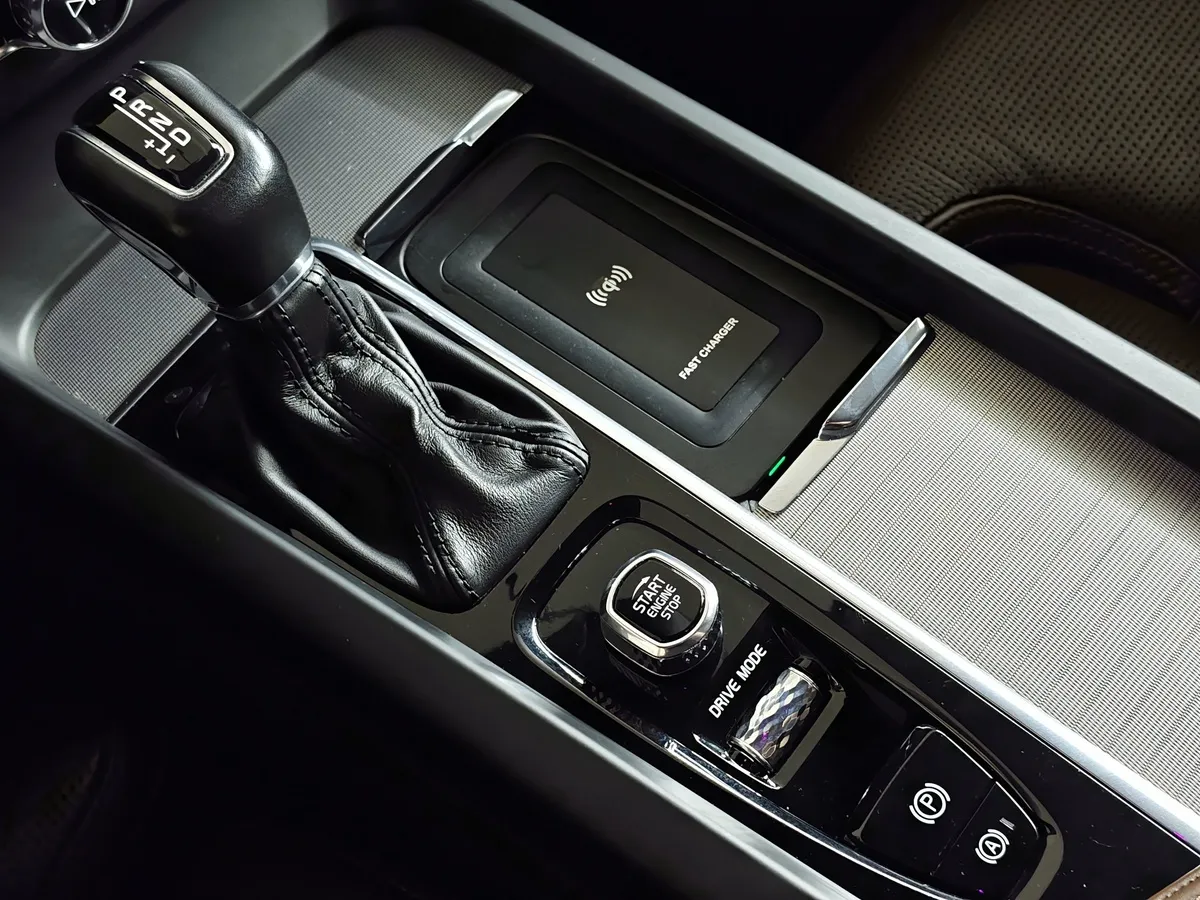 Volvo XC60 2.0 D5 AT AWD (235 л.с.) Momentum Серый в АВИЛОН. Слайд №19