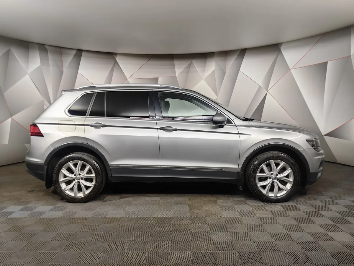 Volkswagen Tiguan 2.0 TDI 4Motion AT (140 л.с.) Track & Field Серебристый в АВИЛОН. Слайд №6