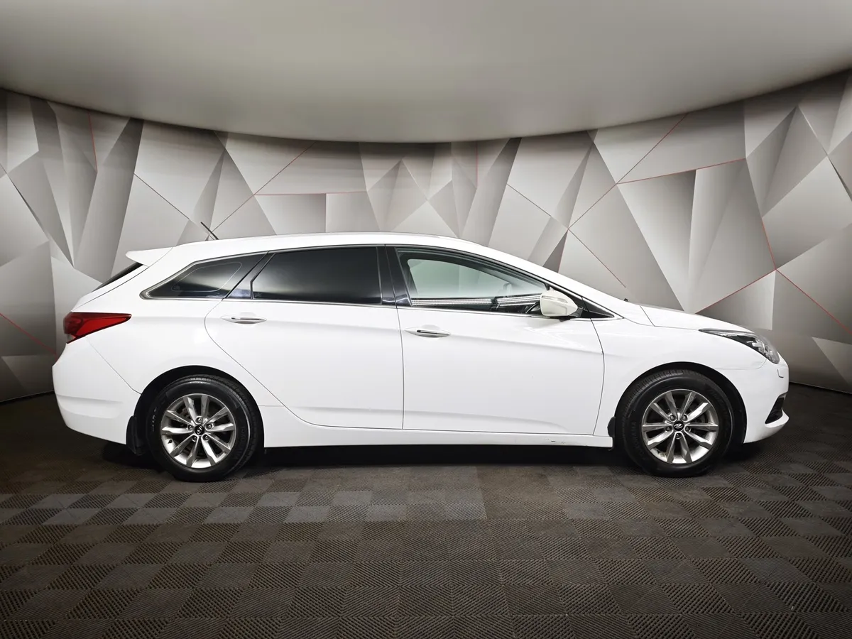 Hyundai i40 2.0 AT (150 л.с.) Premium Белый в АВИЛОН. Слайд №6