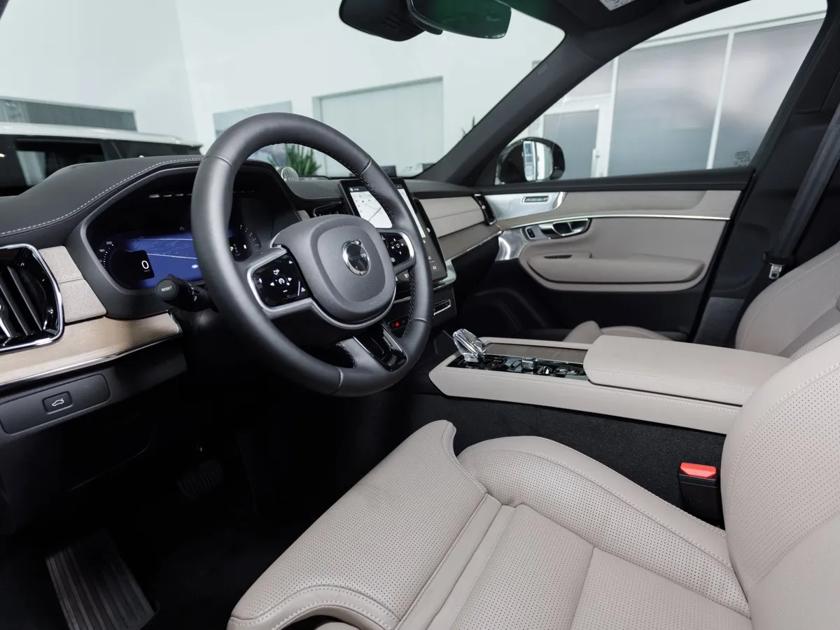 Volvo XC90 2.0 B6 mild hybrid AT AWD (7 мест) (300 л.с.) Ультра темный Серый в АВИЛОН. Слайд №7