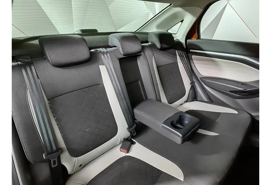 ВАЗ (Lada) Vesta 1.8 AMT (122 л.с.) Оранжевый в АВИЛОН. Слайд №17