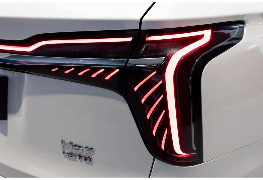 Hongqi HS7 2.0T 8AT 4WD (245 л.с.) Deluxe Белый в АВИЛОН. Слайд №20