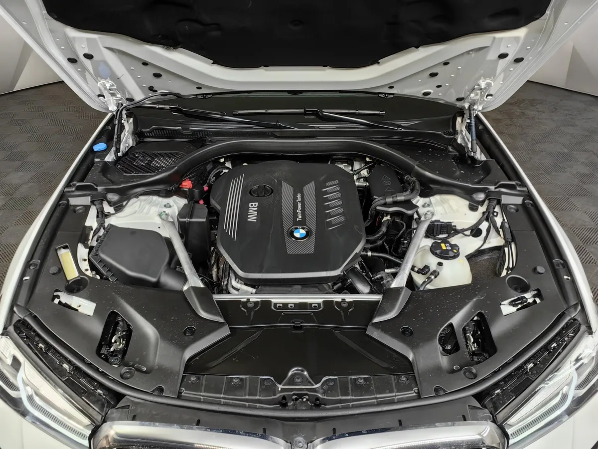BMW 5 серия 530d xDrive Steptronic (249 л.с.) Base (Локальная сборка) Белый в АВИЛОН. Слайд №10