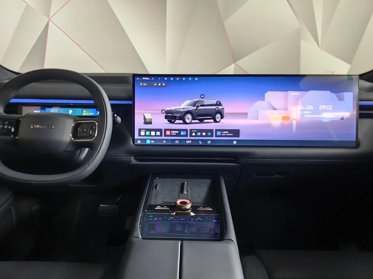Lynk & Co 900 2.0 AT 4WD (884 л.с.) Discovery Черный в АВИЛОН. Слайд №13