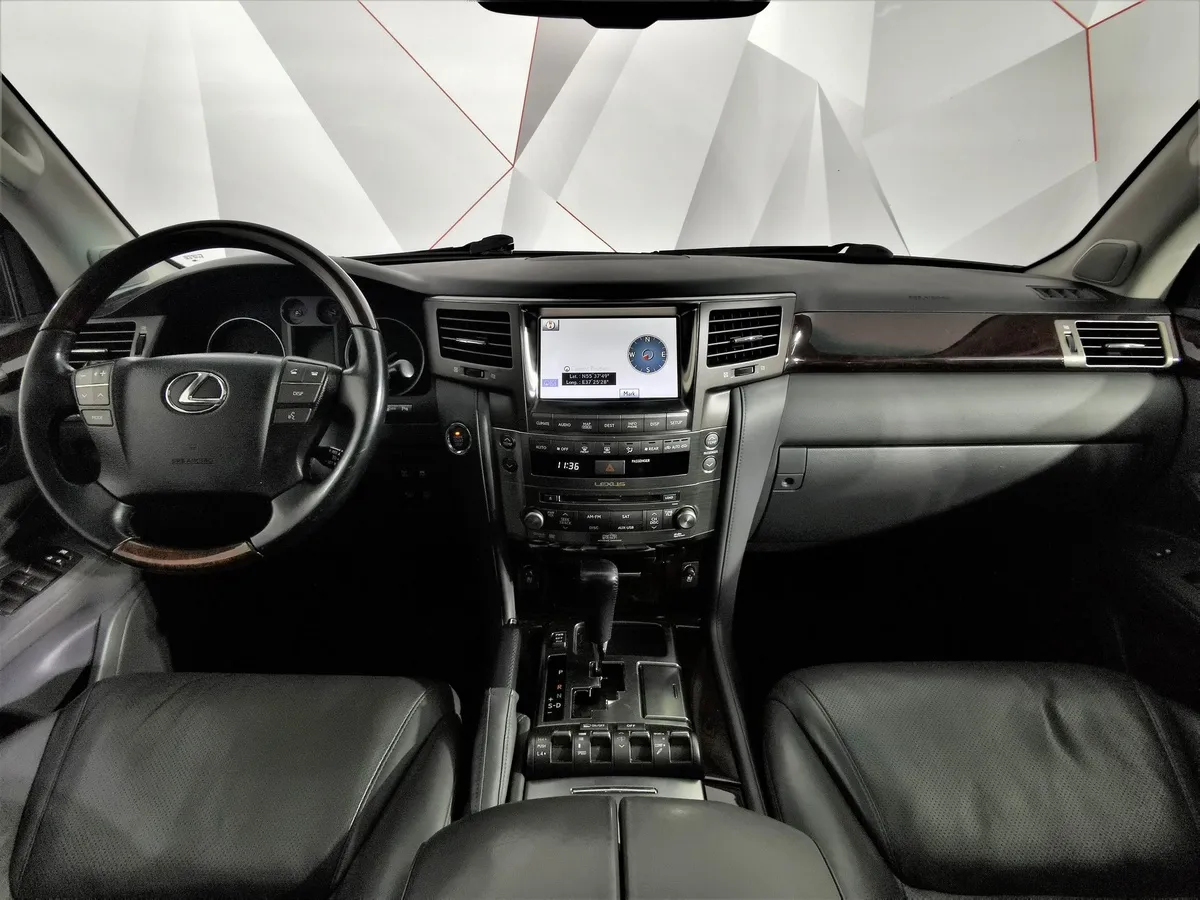 Lexus LX 570 AT (383 л.с.) Premium Черный в АВИЛОН. Слайд №13