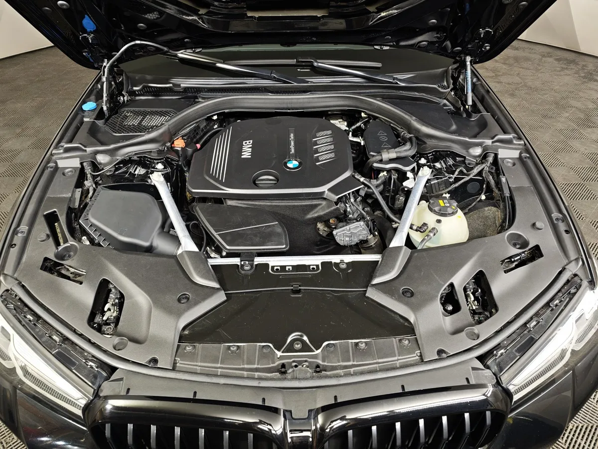 BMW 5 серия 520d xDrive Steptronic (190 л.с.) M Sport Pure Черный в АВИЛОН. Слайд №10