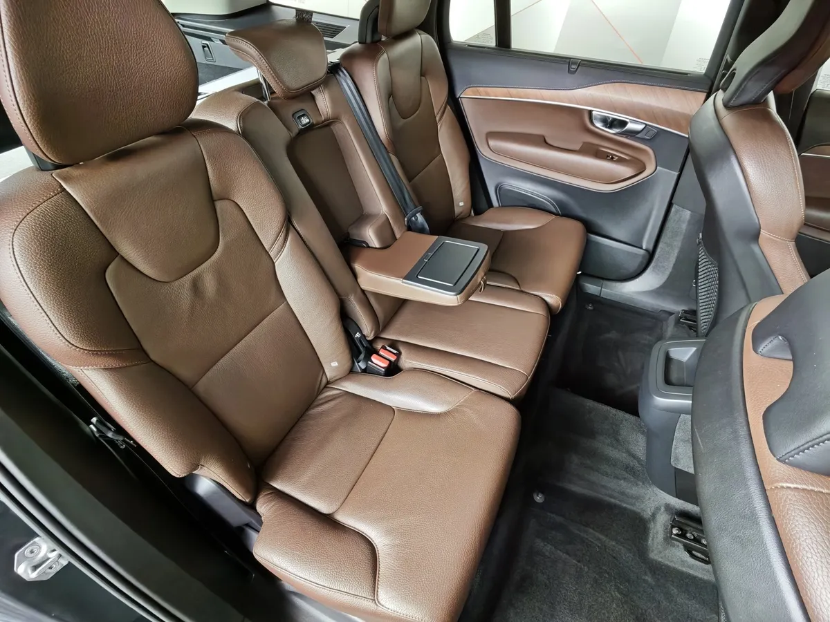 Volvo XC90 2.0 T5 Drive-E AT AWD (5 мест) (249 л.с.) Inscription Серый в АВИЛОН. Слайд №17