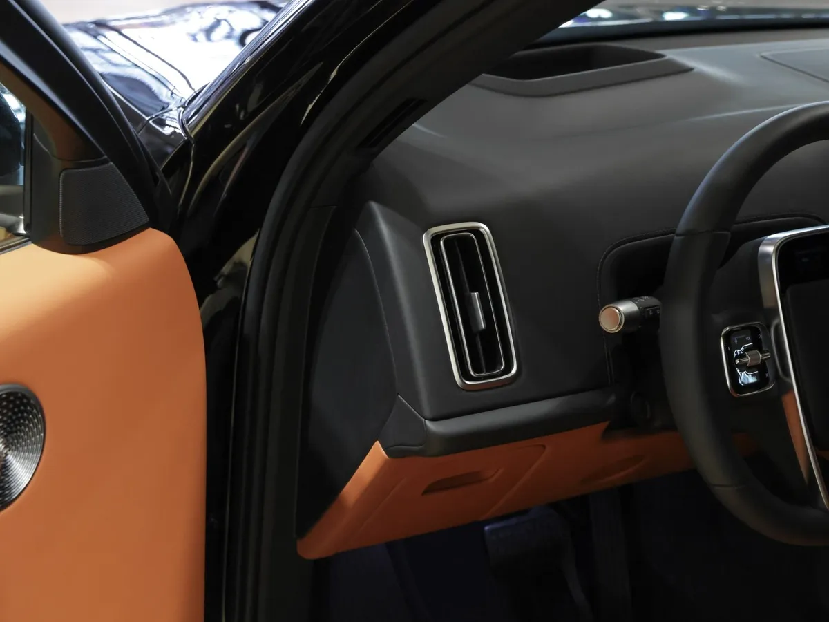 Li Auto L9 1.5 AT 4WD (449 л.с.) Ultra Черный в АВИЛОН. Слайд №17