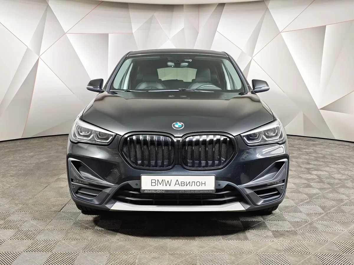 BMW X1 20i xDrive Steptronic AT (192 л.с.) Черный в АВИЛОН. Слайд №3