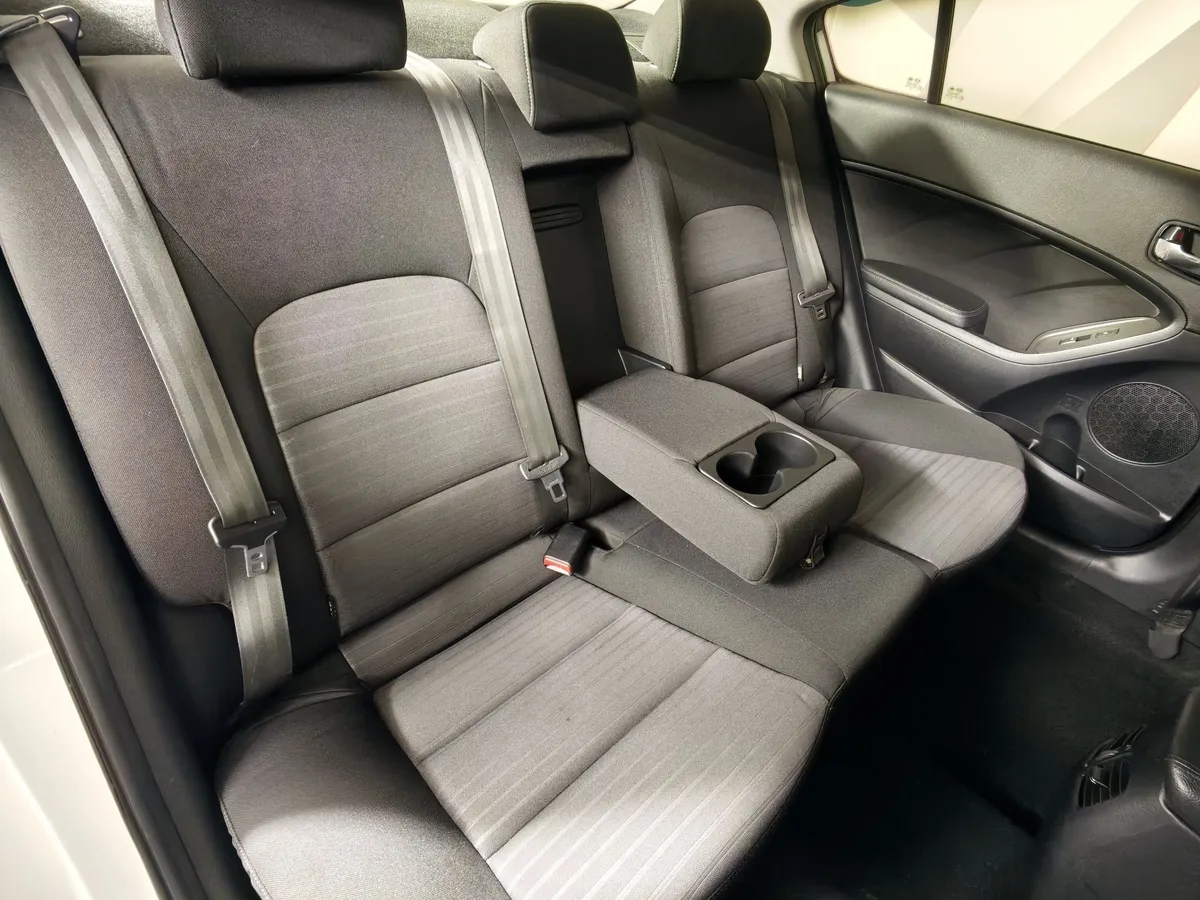 Kia Cerato 1.6 AT (130 л.с.) Comfort Белый в АВИЛОН. Слайд №17