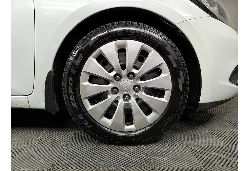 Kia Ceed 1.6 MT (129 л.с.) Comfort Белый в АВИЛОН. Слайд №9