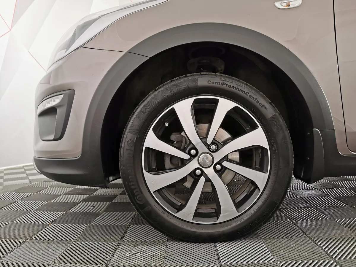 Kia Rio X-Line 1.6 AT (123 л.с.) Luxe Коричневый в АВИЛОН. Слайд №9