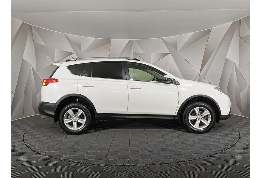 Toyota RAV4 2.0 MT AWD (146 л.с.) Белый в АВИЛОН. Слайд №6