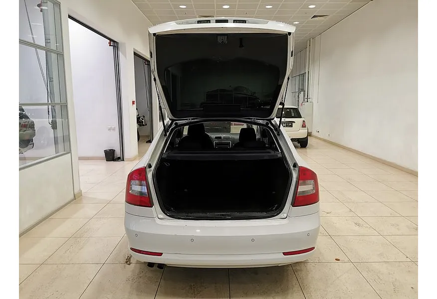 Skoda Octavia 1.8 TSI MT (152 л.с.) Ambition (CKD) Белый в АВИЛОН. Слайд №11