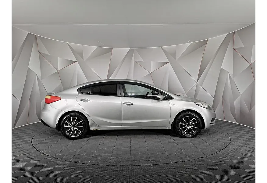 Kia Cerato 1.6 MT (130 л.с.) Comfort (D460) Серебристый в АВИЛОН. Слайд №6