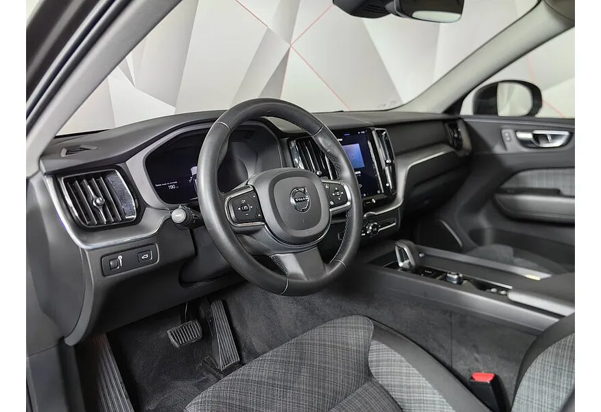 Volvo XC60 2.0 B5 mild hybrid AT AWD (249 л.с.) Momentum Серый в АВИЛОН. Слайд №19