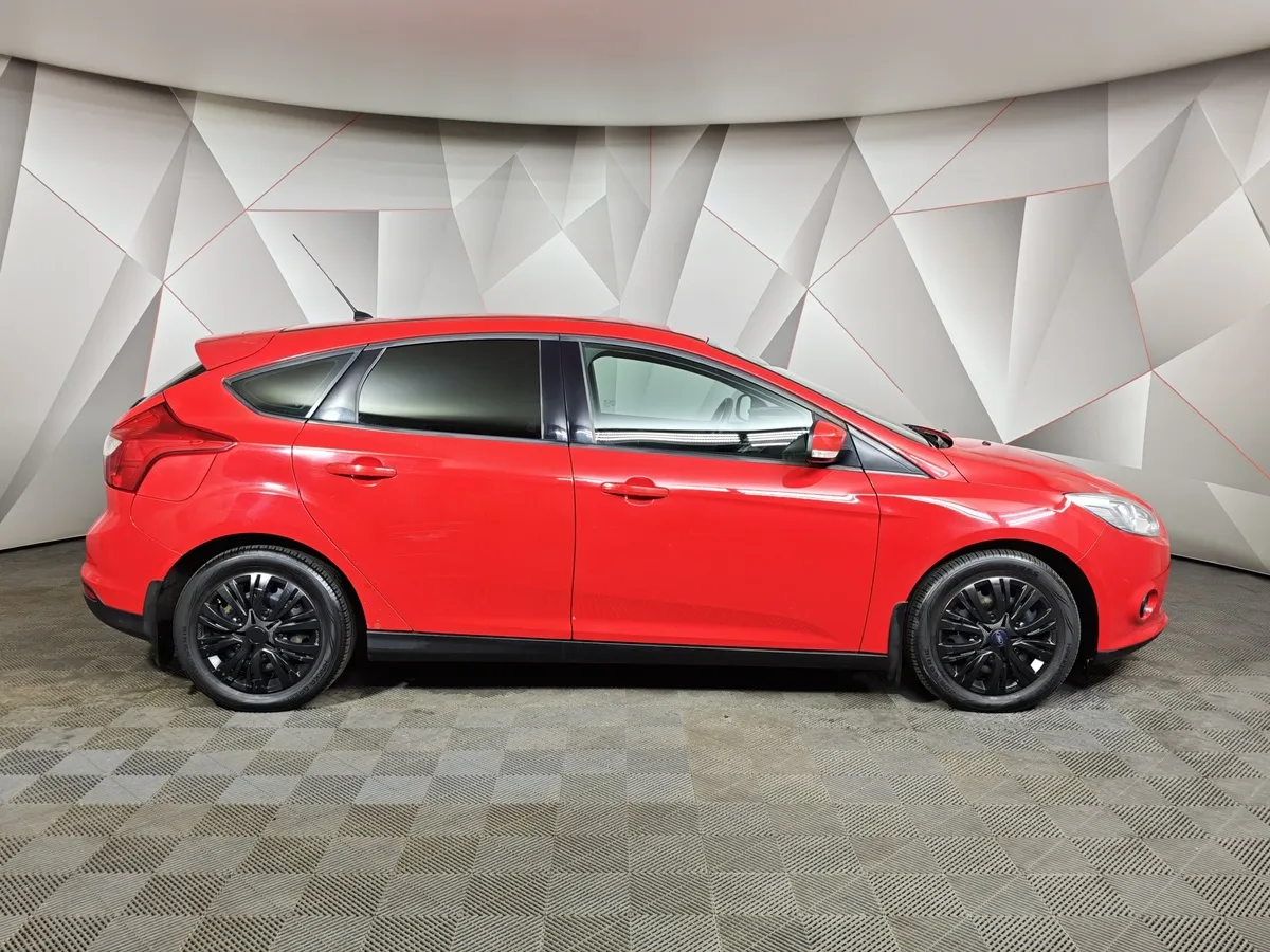 Ford Focus 1.6 PowerShift (105 л.с.) Trend Красный в АВИЛОН. Слайд №6