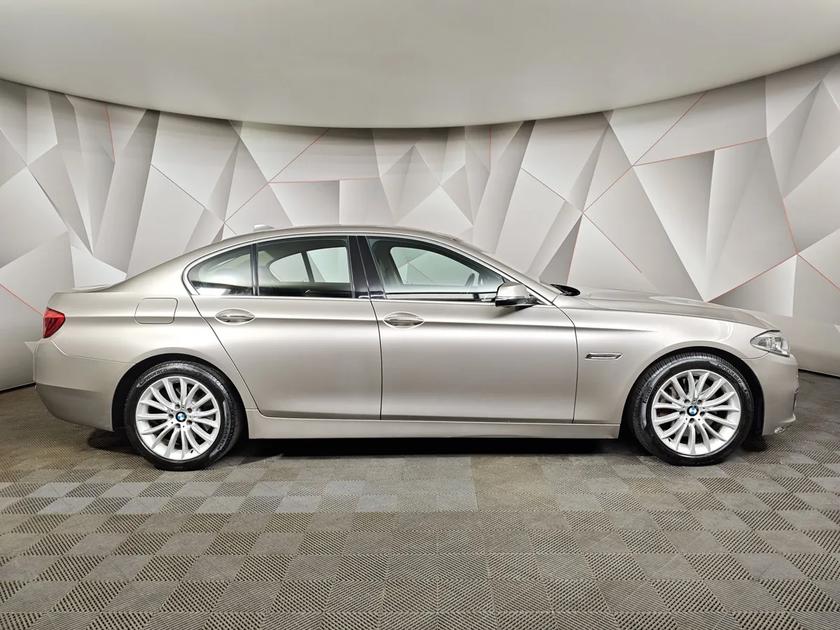 BMW 5 серия 530d xDrive Steptronic (258 л.с.) Бежевый в АВИЛОН. Слайд №6