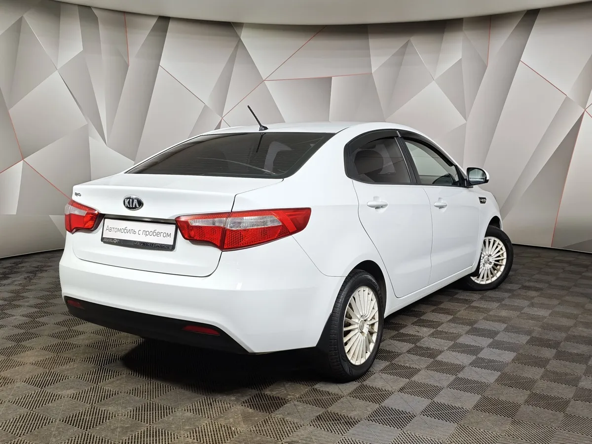Kia Rio 1.6 MT (123 л.с.) Luxe Белый в АВИЛОН. Слайд №2