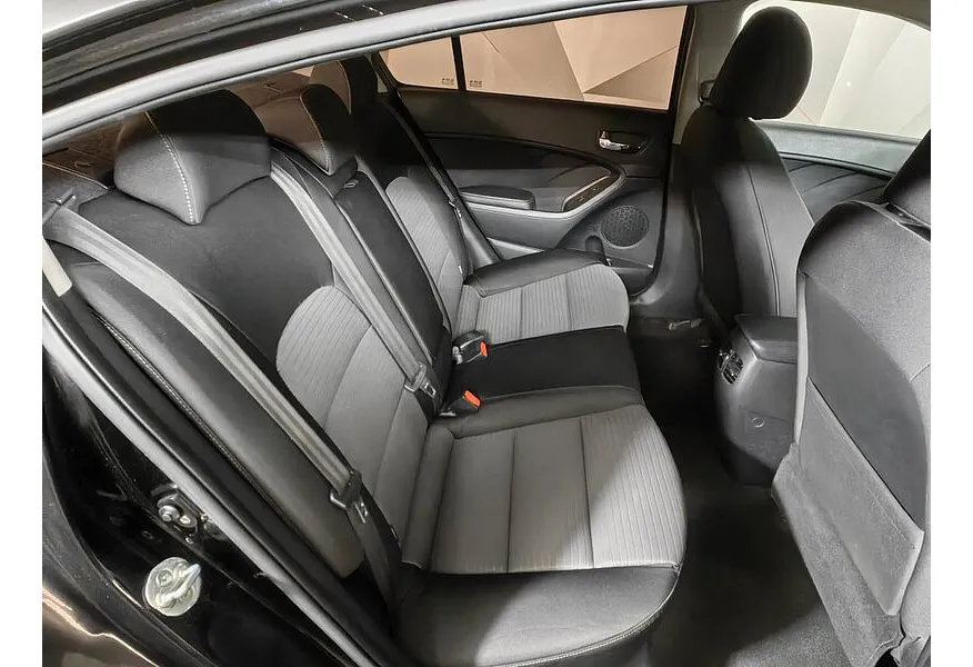 Kia Cerato 1.6 AT (130 л.с.) Черный в АВИЛОН. Слайд №15