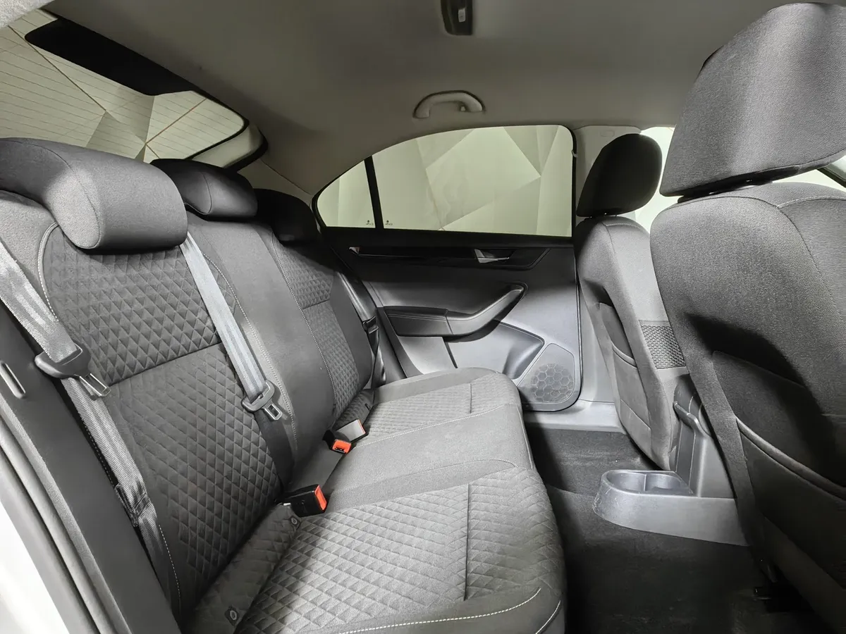 Skoda Rapid 1.6 AT (110 л.с.) Белый в АВИЛОН. Слайд №16