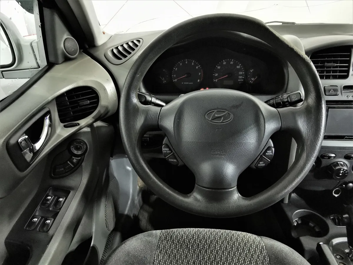 Hyundai Santa Fe 2.4 AT (150 л.с.) Серебристый в АВИЛОН. Слайд №19