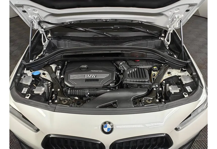 BMW X2 20i sDrive AMT (192 л.с.) Advantage Белый в АВИЛОН. Слайд №10