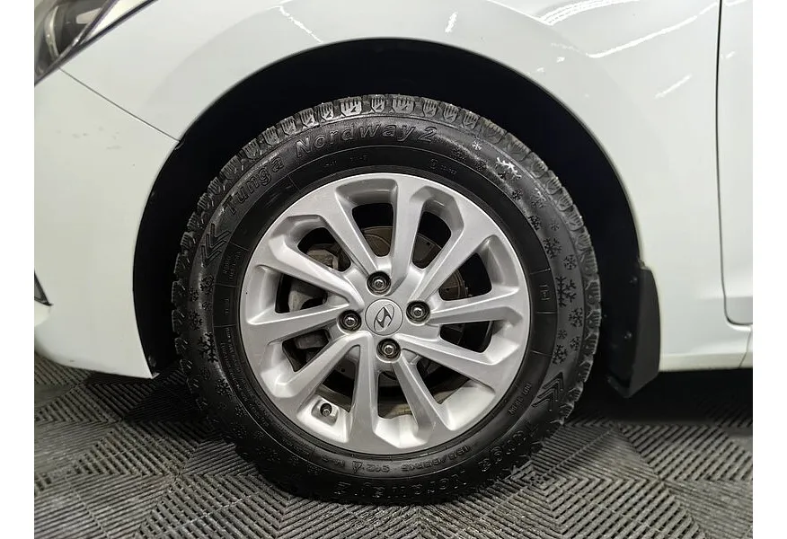 Hyundai Solaris 1.6 MT (123 л.с.) Comfort Белый в АВИЛОН. Слайд №9