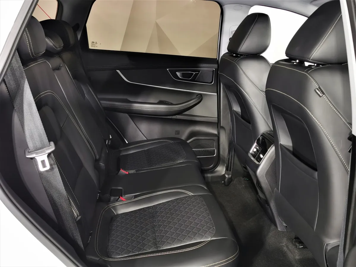 Chery Tiggo 8 Pro 2.0 CVT (170 л.с.) Prestige Белый в АВИЛОН. Слайд №15