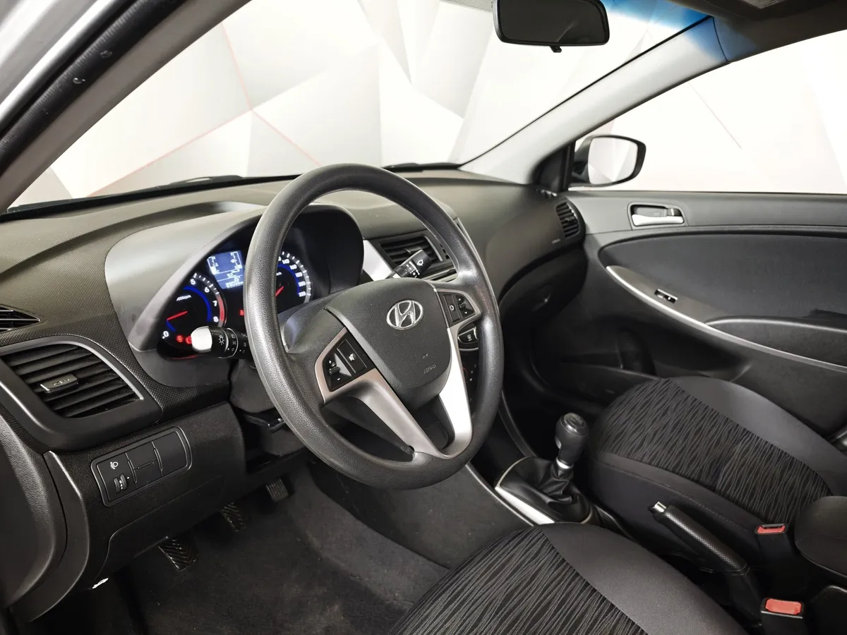 Hyundai Solaris 1.4 MT (100 л.с.) Comfort Серебристый в АВИЛОН. Слайд №17