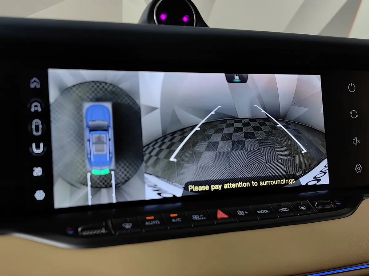 Voyah Free EVR Long Range 1.5 AT AWD (489 л.с.) Sport Синий в АВИЛОН. Слайд №20