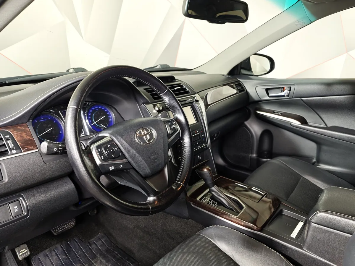 Toyota Camry 2.5 AT (181 л.с.) Черный в АВИЛОН. Слайд №18