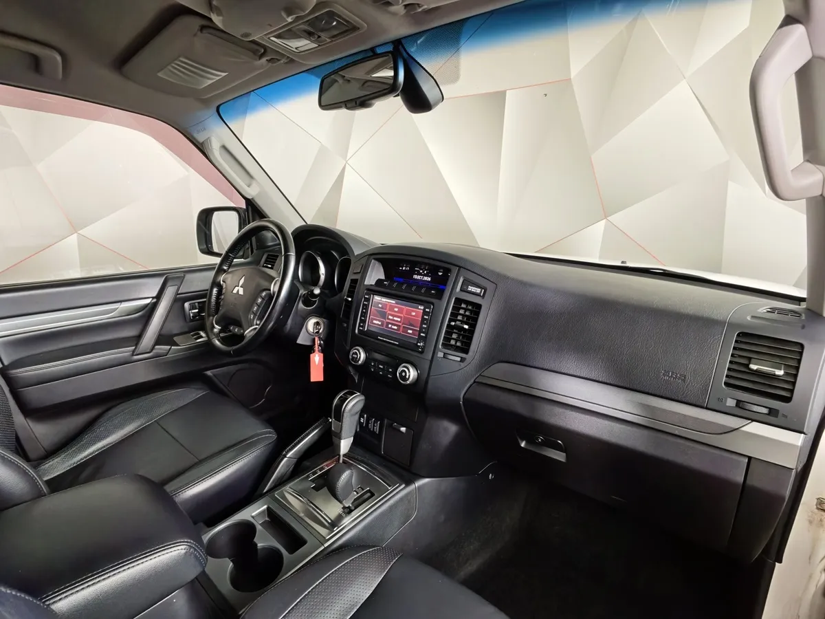 Mitsubishi Pajero 3.0 AT AWD (174 л.с.) Ultimate S46 Белый в АВИЛОН. Слайд №13