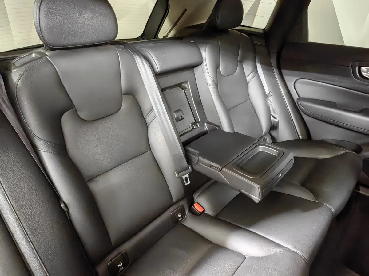 Volvo XC60 2.0 T5 AT AWD (249 л.с.) Momentum Белый в АВИЛОН. Слайд №17