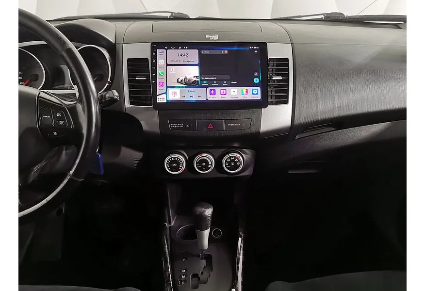 Mitsubishi Outlander 3.0 AT 4WD (220 л.с.) XL Бежевый в АВИЛОН. Слайд №15