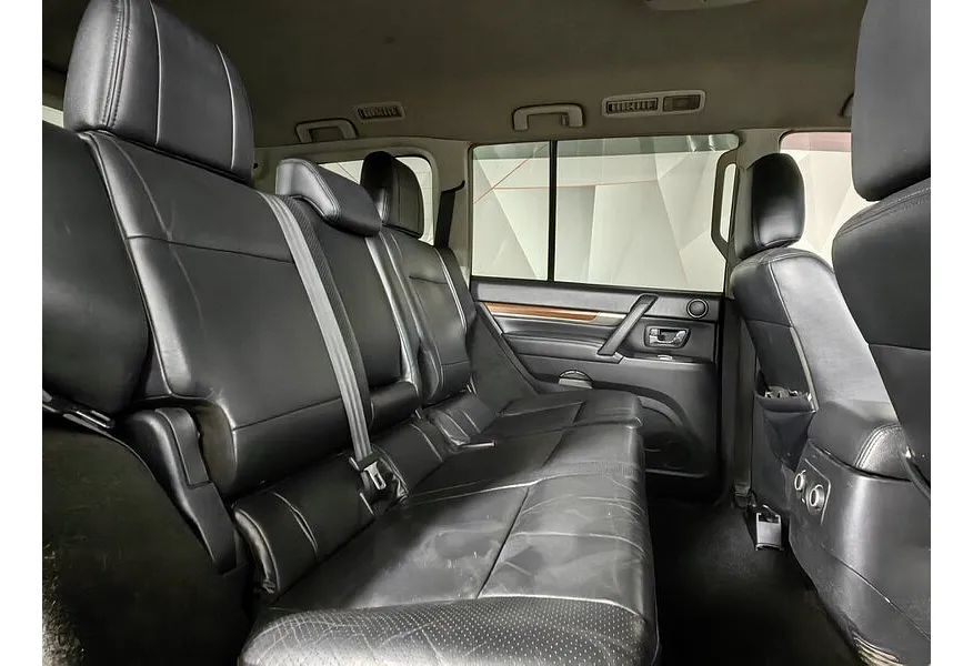 Mitsubishi Pajero 3.2 DI-D AT (170 л.с.) Черный в АВИЛОН. Слайд №16