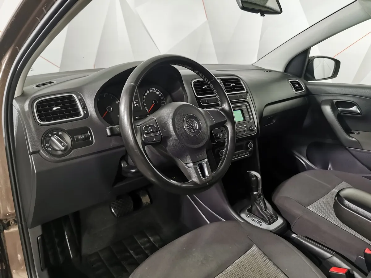Volkswagen Polo 1.6 MPI AT (110 л.с.) Highline Коричневый в АВИЛОН. Слайд №17
