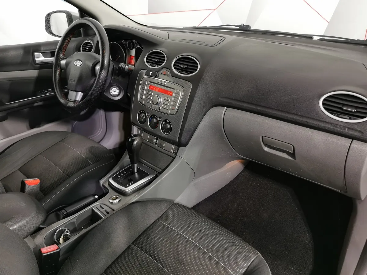 Ford Focus 1.6 AT (101 л.с.) Серебристый в АВИЛОН. Слайд №11