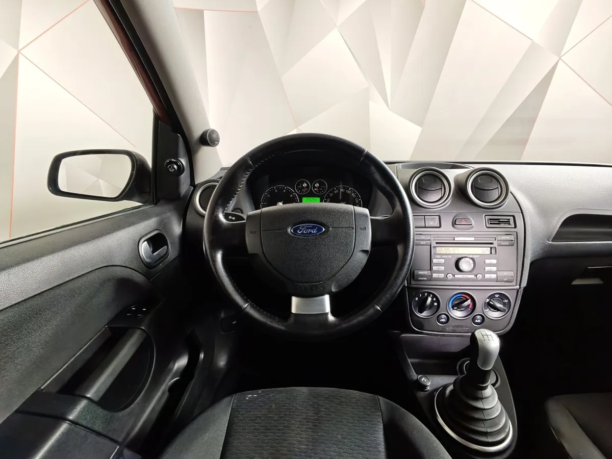Ford Fiesta 1.6 Flex MT (100 л.с.) Красный в АВИЛОН. Слайд №17