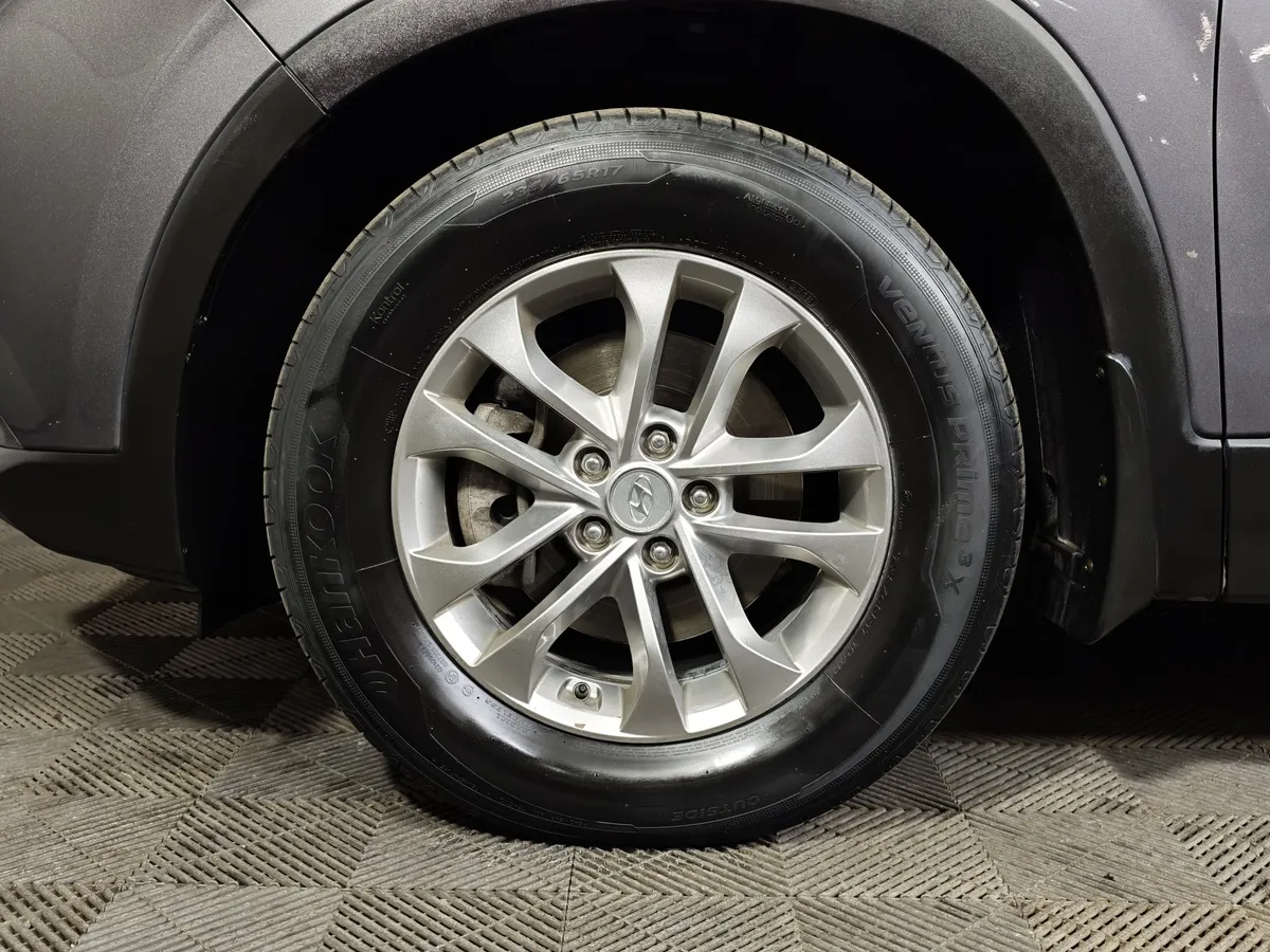Hyundai Santa Fe 2.4 (188 л.с.) - 6AT Lifestyle Серый в АВИЛОН. Слайд №9