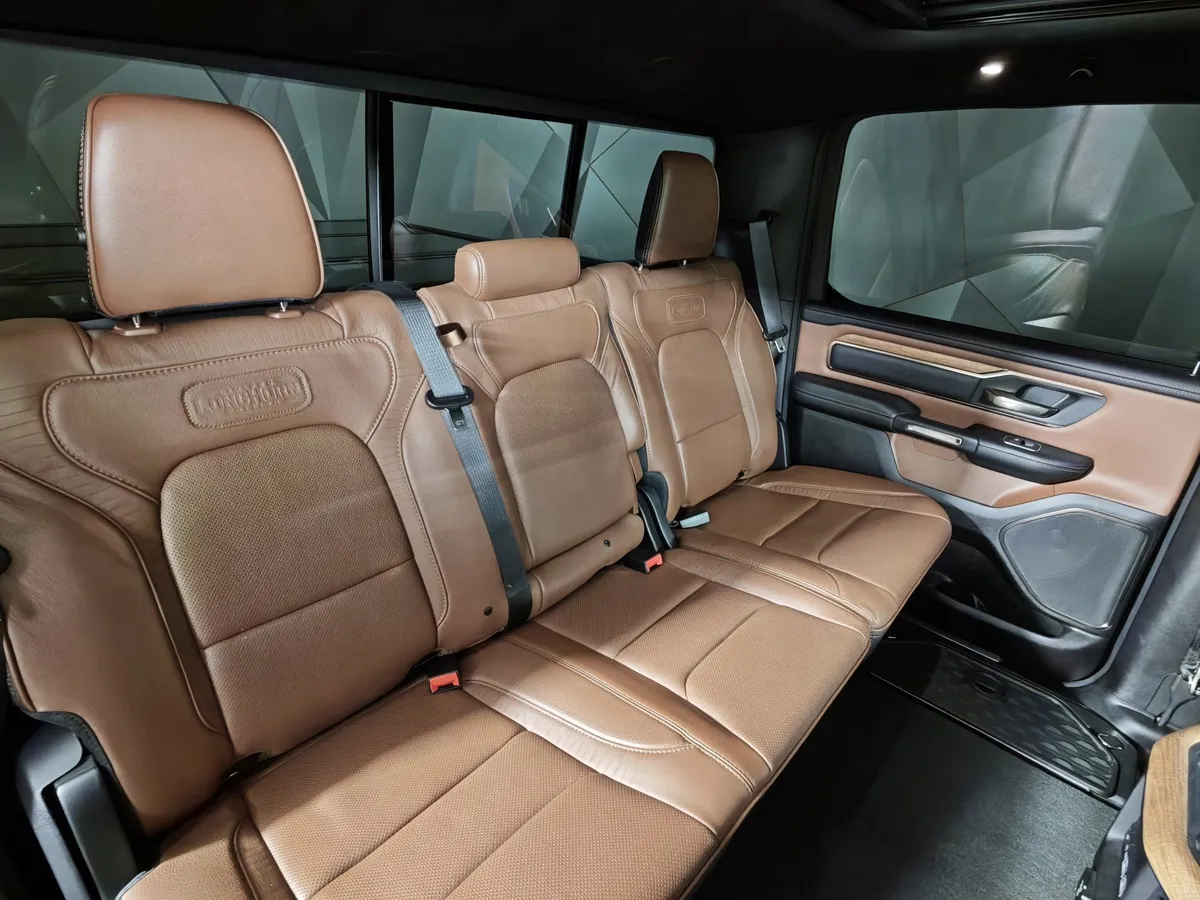 RAM 1500 5.7 AT 4x4 6'4" box (400 л.с.) Черный в АВИЛОН. Слайд №17